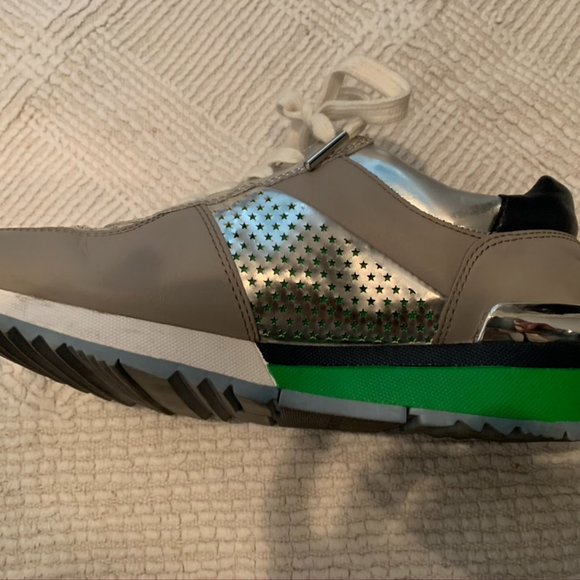 Michael Kors Sneakers size 6 - Picture 1 of 3